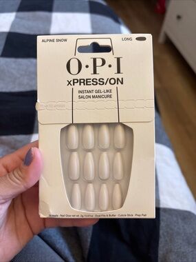 OPI xPRESS/ON Press-On Nails in Alpine Snow (Cream White)